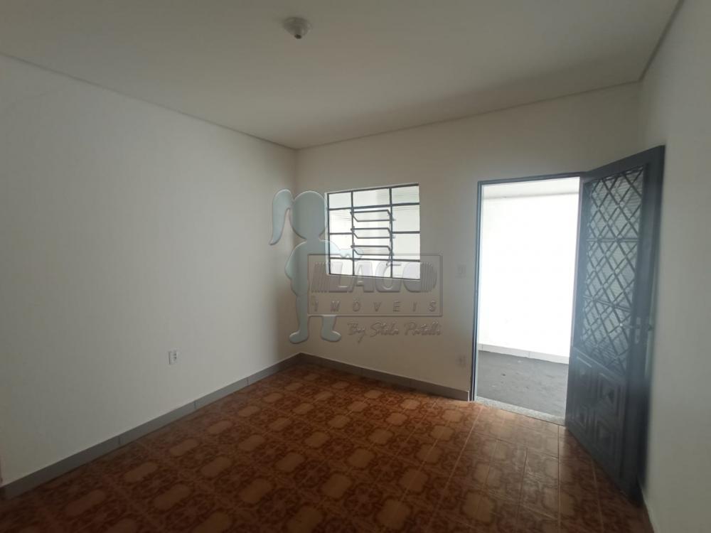 Alugar Casas / Padrão em Ribeirão Preto R$ 930,00 - Foto 1