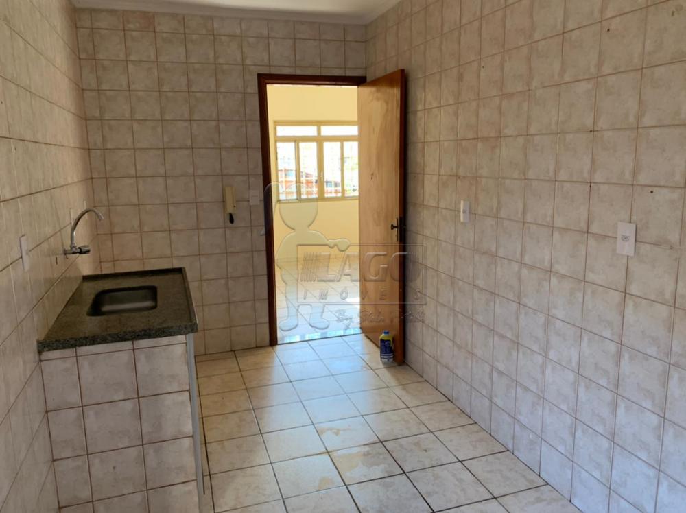 Alugar Apartamentos / Padrão em Ribeirão Preto R$ 850,00 - Foto 2