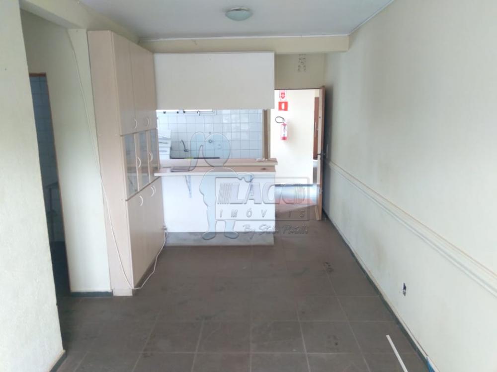 Alugar Apartamentos / Padrão em Ribeirão Preto R$ 800,00 - Foto 1