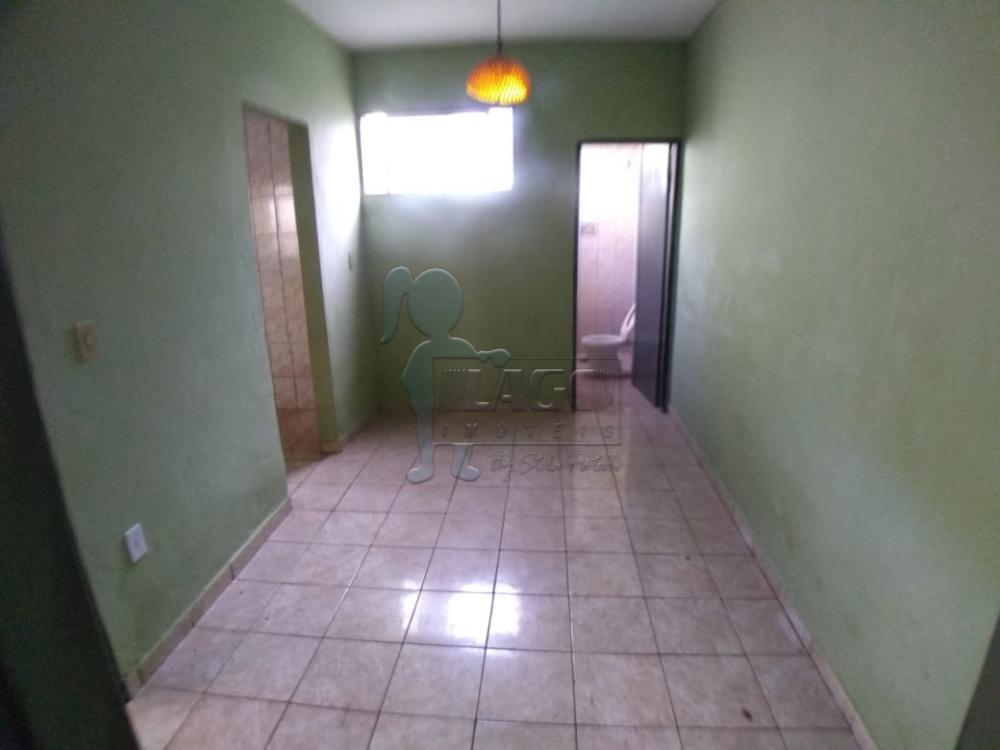 Alugar Casas / Padrão em Ribeirão Preto R$ 650,00 - Foto 2