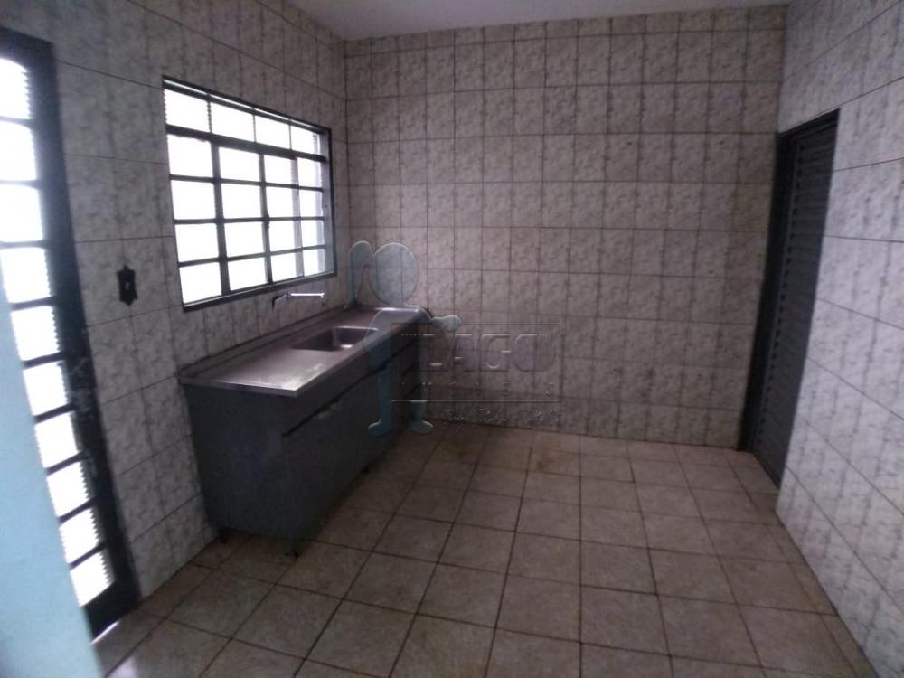 Alugar Casas / Padrão em Ribeirão Preto R$ 650,00 - Foto 4