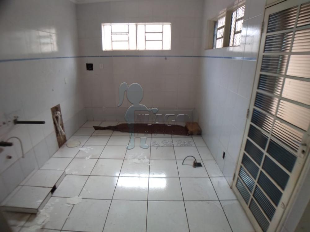 Alugar Casas / Padrão em Ribeirão Preto R$ 1.300,00 - Foto 3