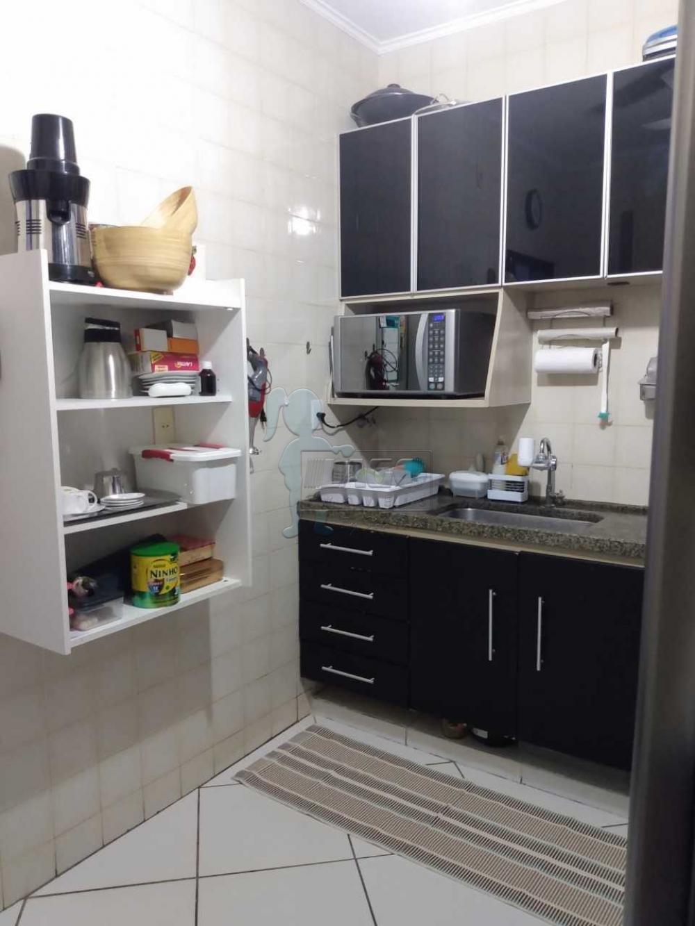 Alugar Apartamentos / Padrão em Ribeirão Preto R$ 1.300,00 - Foto 2