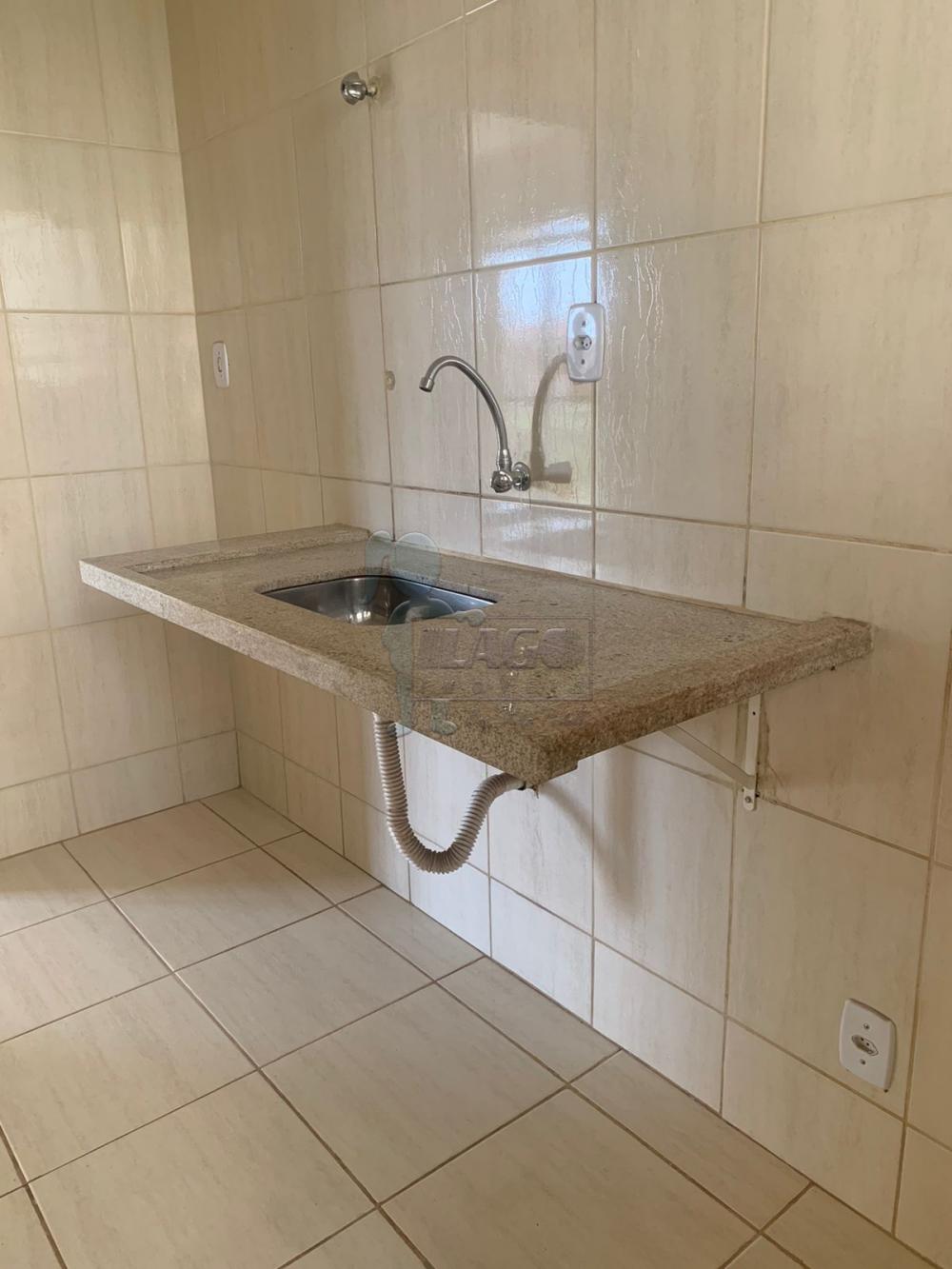 Alugar Apartamentos / Padrão em Ribeirão Preto R$ 1.400,00 - Foto 2