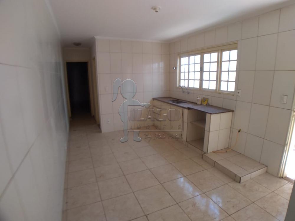 Alugar Casas / Padrão em Ribeirão Preto R$ 1.800,00 - Foto 4