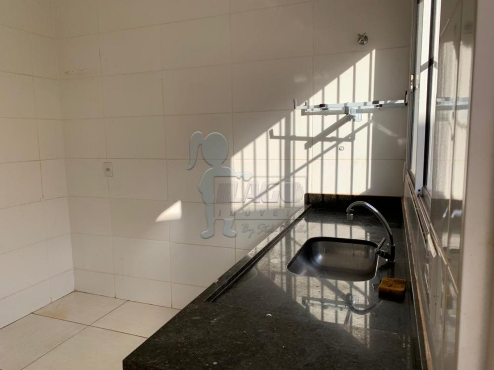 Alugar Casas / Padrão em Ribeirão Preto R$ 950,00 - Foto 2