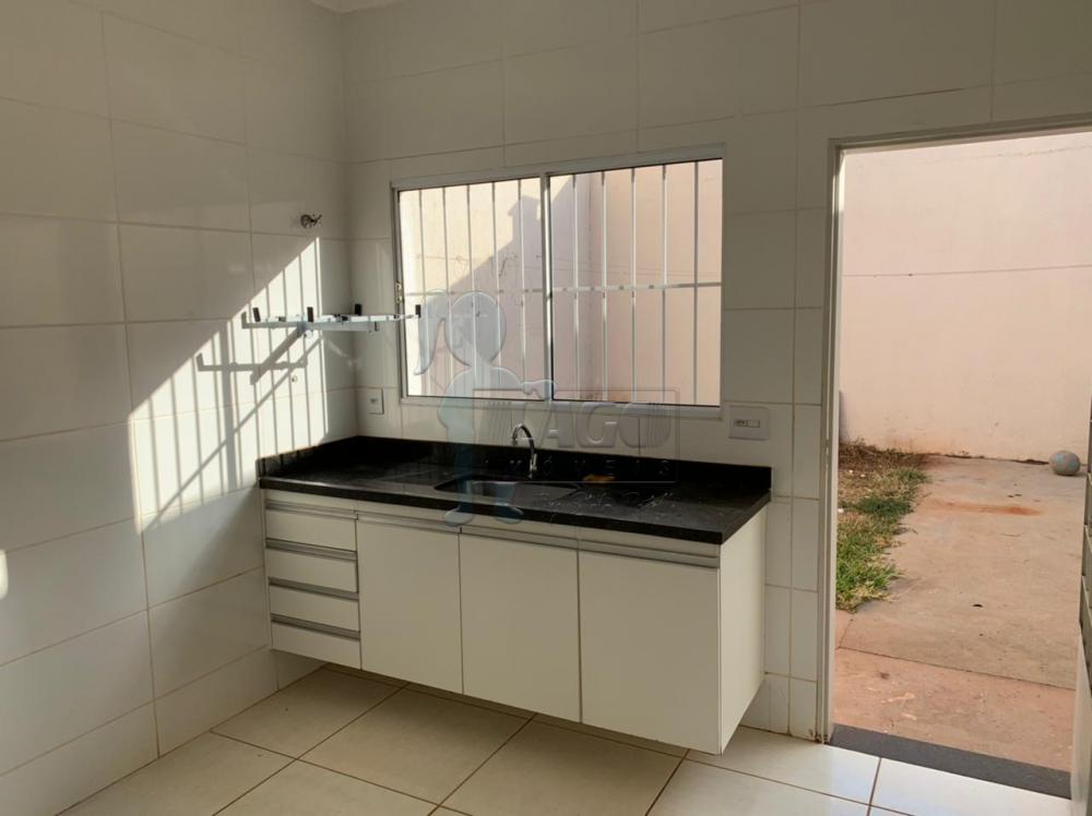 Alugar Casas / Padrão em Ribeirão Preto R$ 950,00 - Foto 3