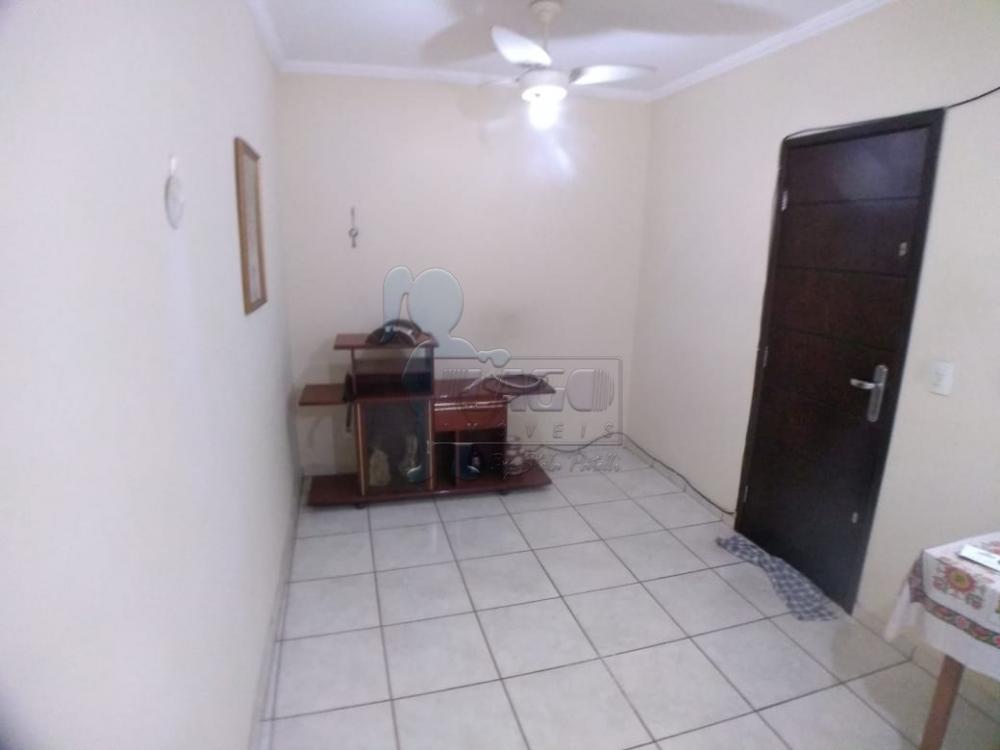 Alugar Apartamentos / Padrão em Ribeirão Preto R$ 700,00 - Foto 2