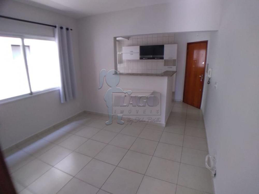 Alugar Apartamentos / Padrão em Ribeirão Preto R$ 900,00 - Foto 1