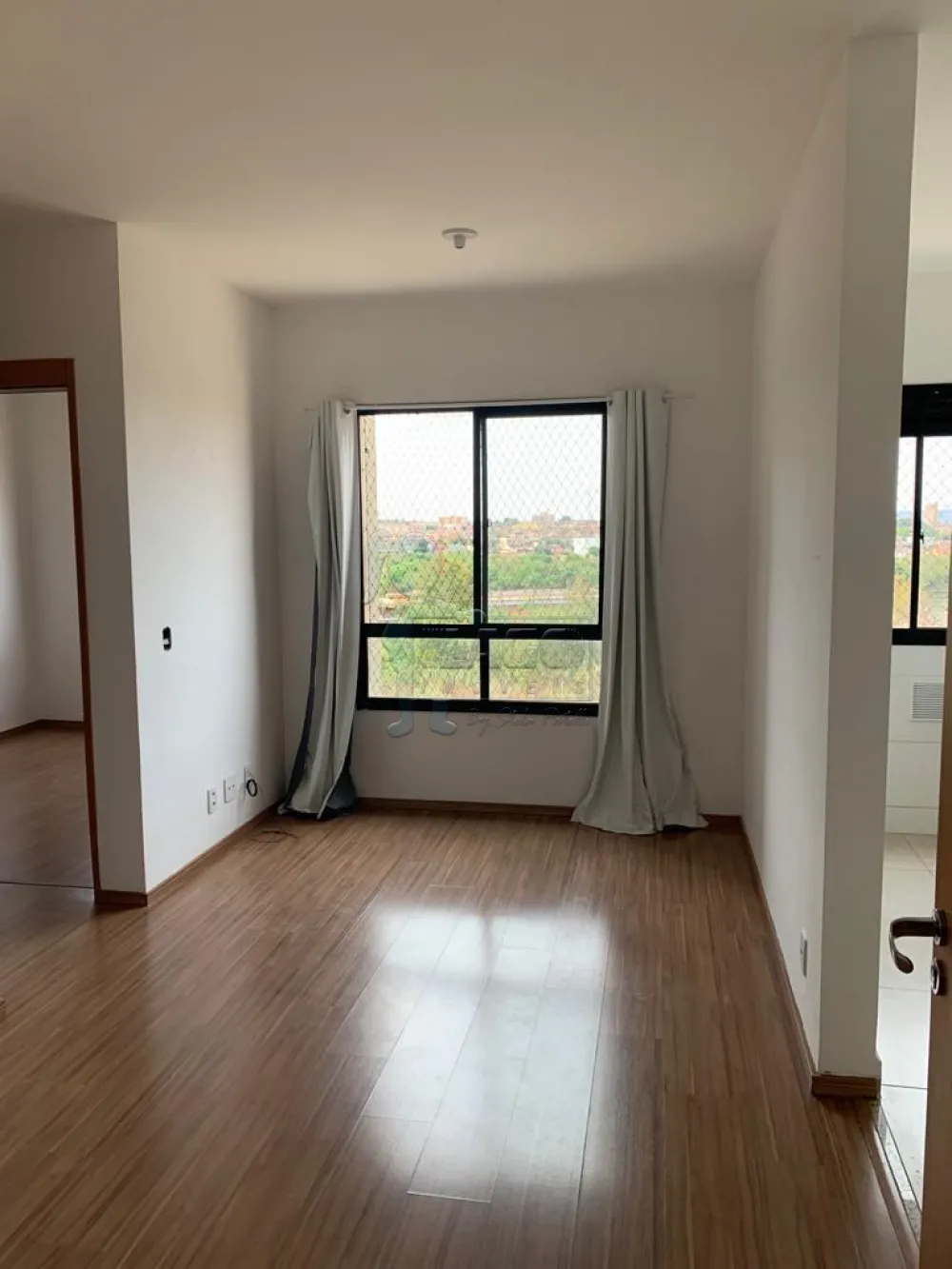 Alugar Apartamentos / Padrão em Ribeirão Preto R$ 700,00 - Foto 1