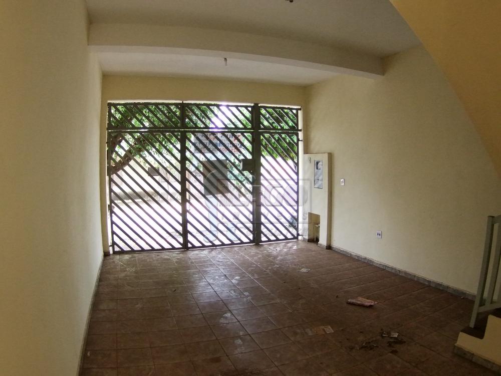 Alugar Casas / Padrão em Ribeirão Preto R$ 1.300,00 - Foto 2