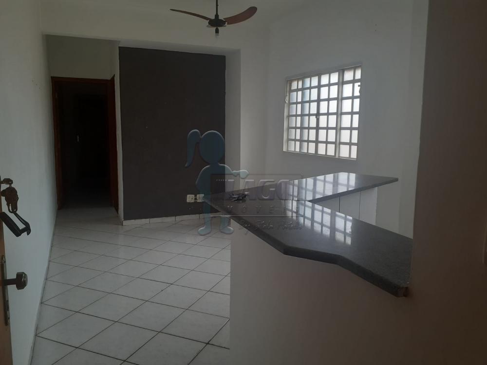 Alugar Apartamentos / Padrão em Ribeirão Preto R$ 850,00 - Foto 1