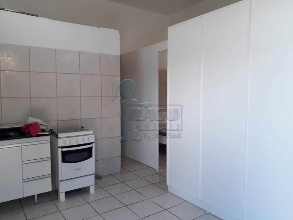 Alugar Casas / Padrão em Ribeirão Preto R$ 650,00 - Foto 2