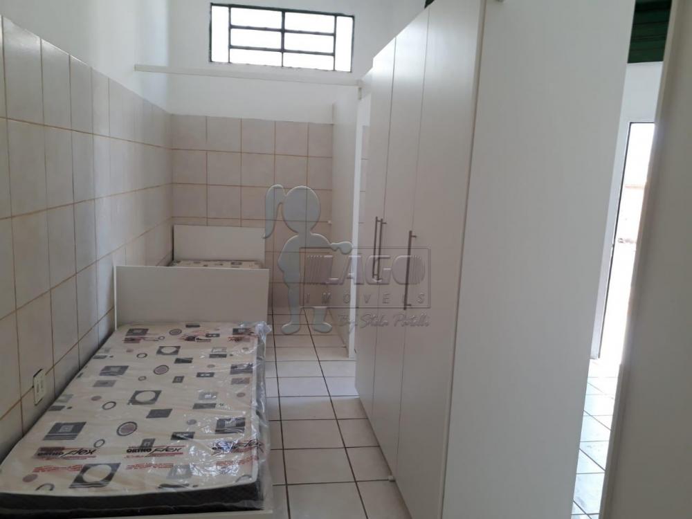 Alugar Casas / Padrão em Ribeirão Preto R$ 650,00 - Foto 4