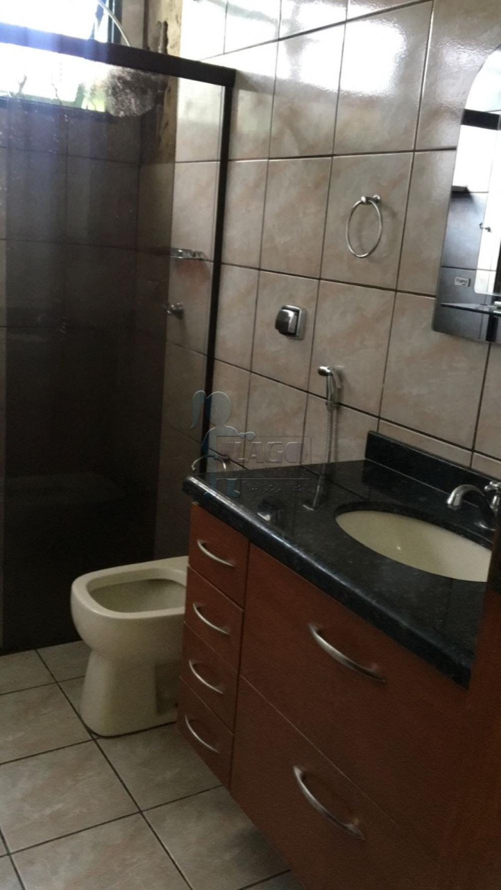 Alugar Casas / Padrão em Ribeirão Preto R$ 1.600,00 - Foto 2