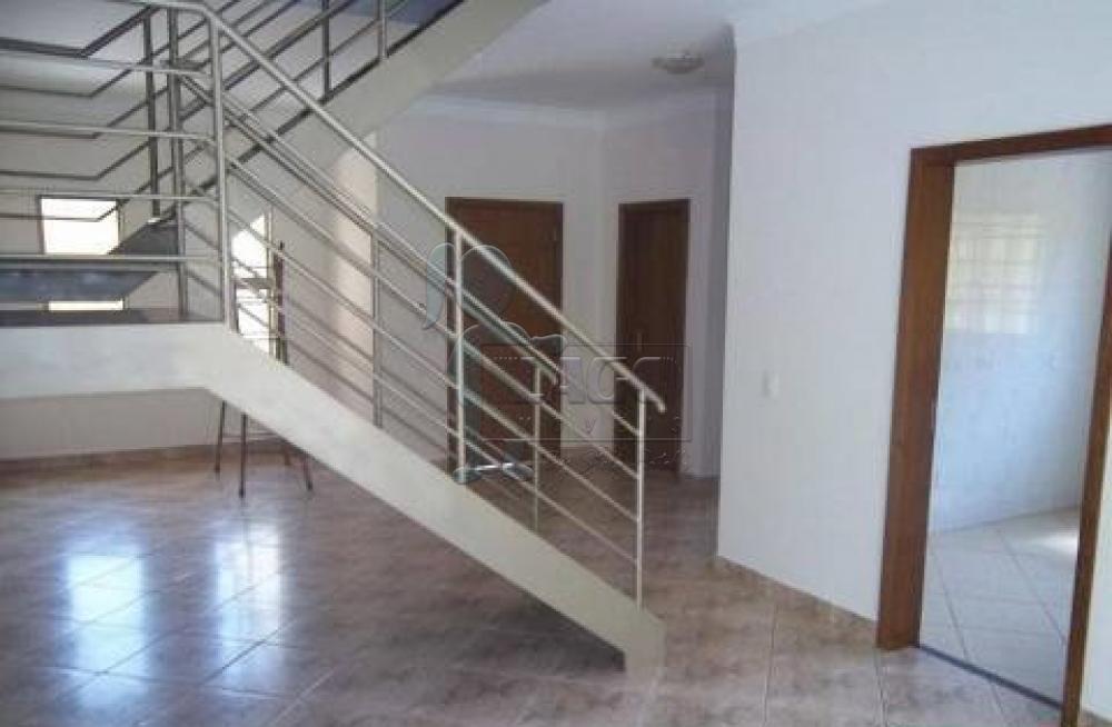 Alugar Casas / Padrão em Ribeirão Preto R$ 2.500,00 - Foto 1