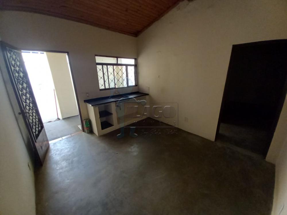 Alugar Casas / Padrão em Ribeirão Preto R$ 650,00 - Foto 3