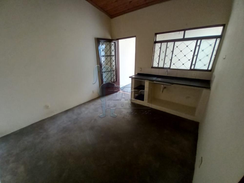 Alugar Casas / Padrão em Ribeirão Preto R$ 650,00 - Foto 4