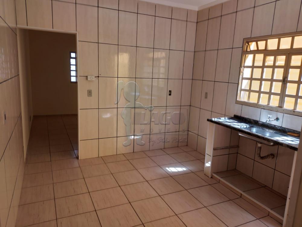 Alugar Casas / Padrão em Ribeirão Preto R$ 1.100,00 - Foto 4