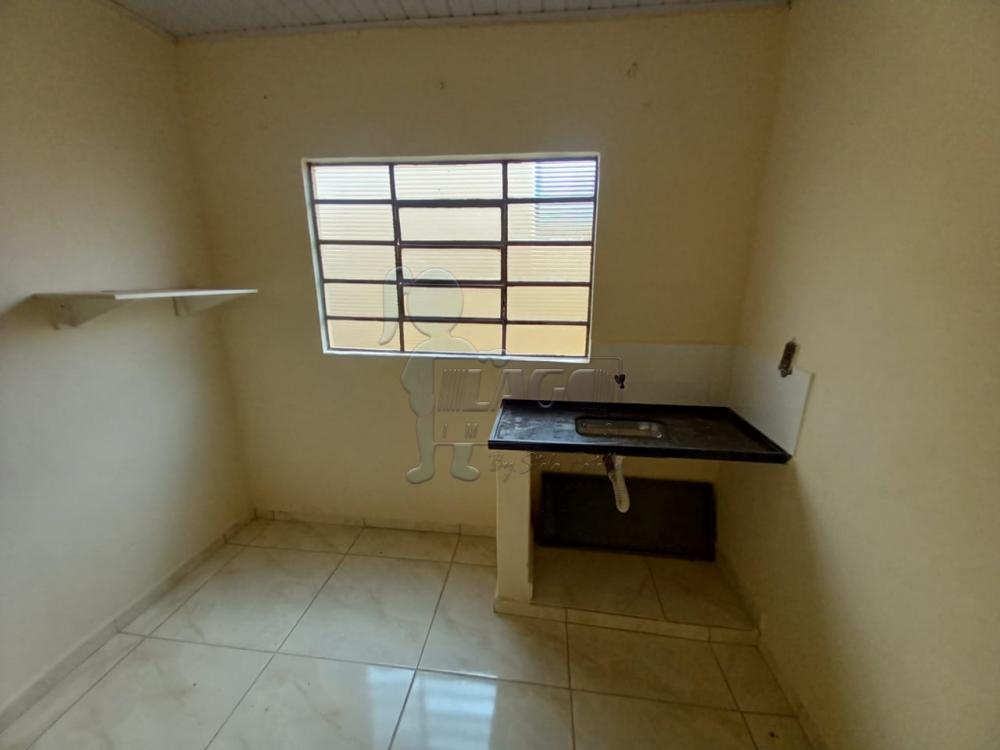 Alugar Casas / Padrão em Ribeirão Preto R$ 850,00 - Foto 8