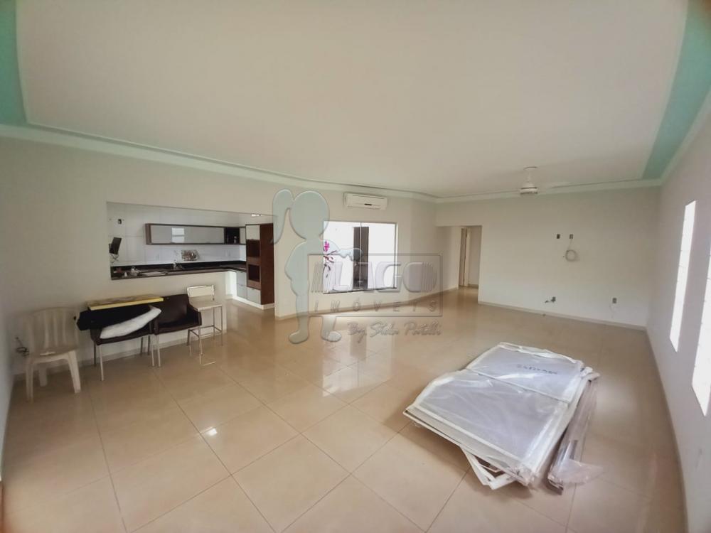 Alugar Casas / Padrão em Ribeirão Preto R$ 2.500,00 - Foto 3