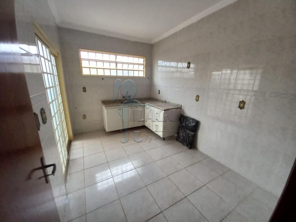 Alugar Casas / Padrão em Ribeirão Preto R$ 2.500,00 - Foto 4