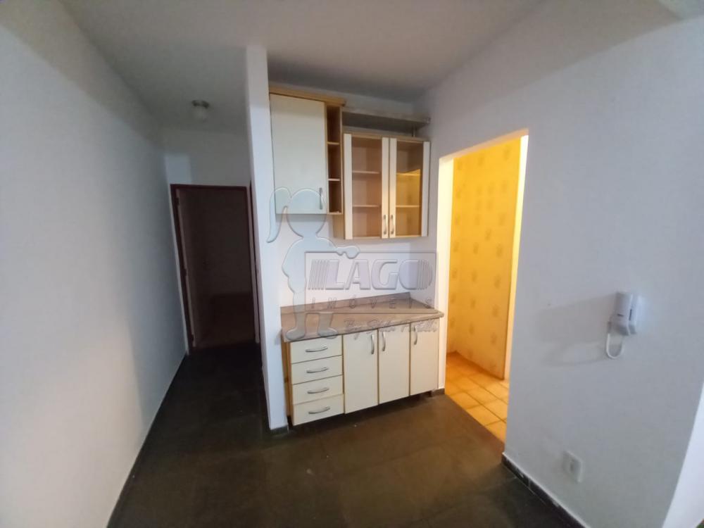 Alugar Apartamentos / Padrão em Ribeirão Preto R$ 550,00 - Foto 2