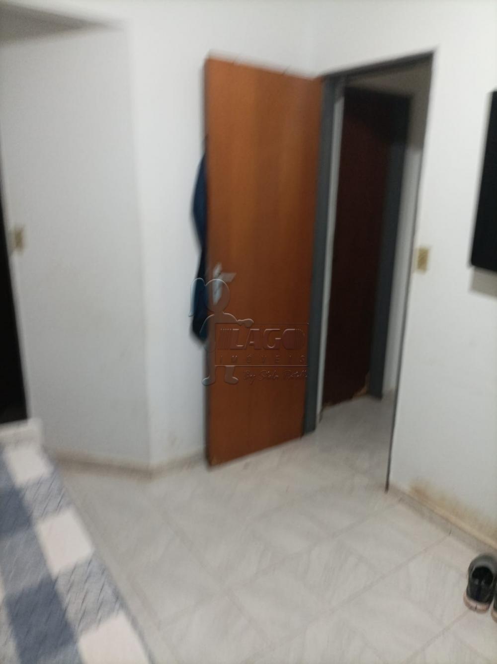 Alugar Apartamentos / Padrão em Ribeirão Preto R$ 700,00 - Foto 1