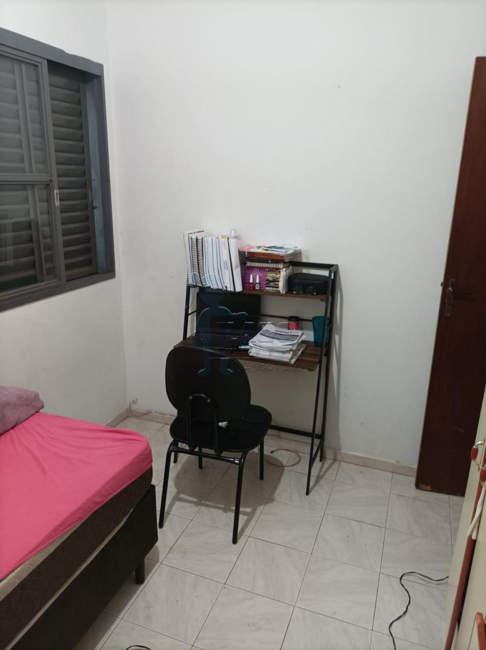 Alugar Apartamentos / Padrão em Ribeirão Preto R$ 700,00 - Foto 2