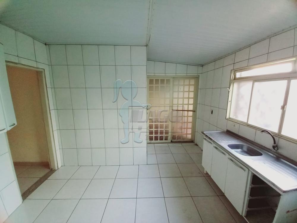 Alugar Casas / Padrão em Ribeirão Preto R$ 900,00 - Foto 2