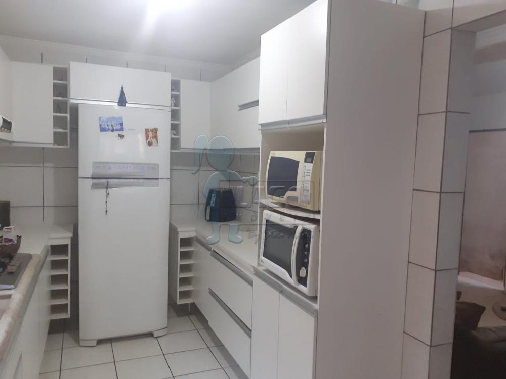 Alugar Casas / Padrão em Ribeirão Preto R$ 900,00 - Foto 4