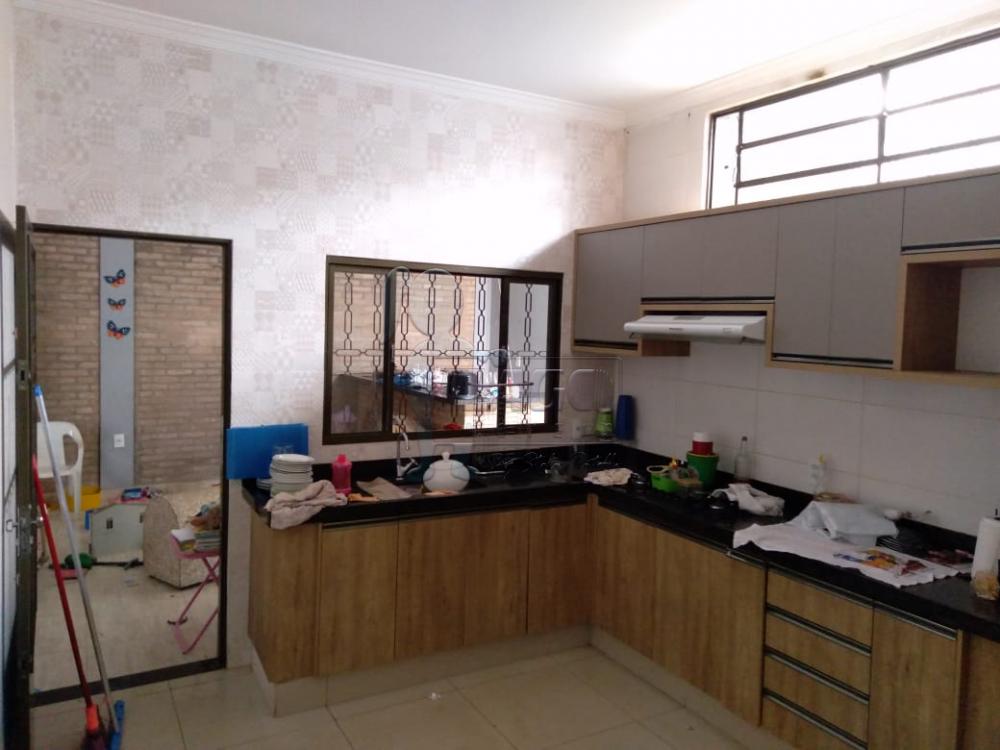 Alugar Casas / Padrão em Ribeirão Preto R$ 1.800,00 - Foto 3