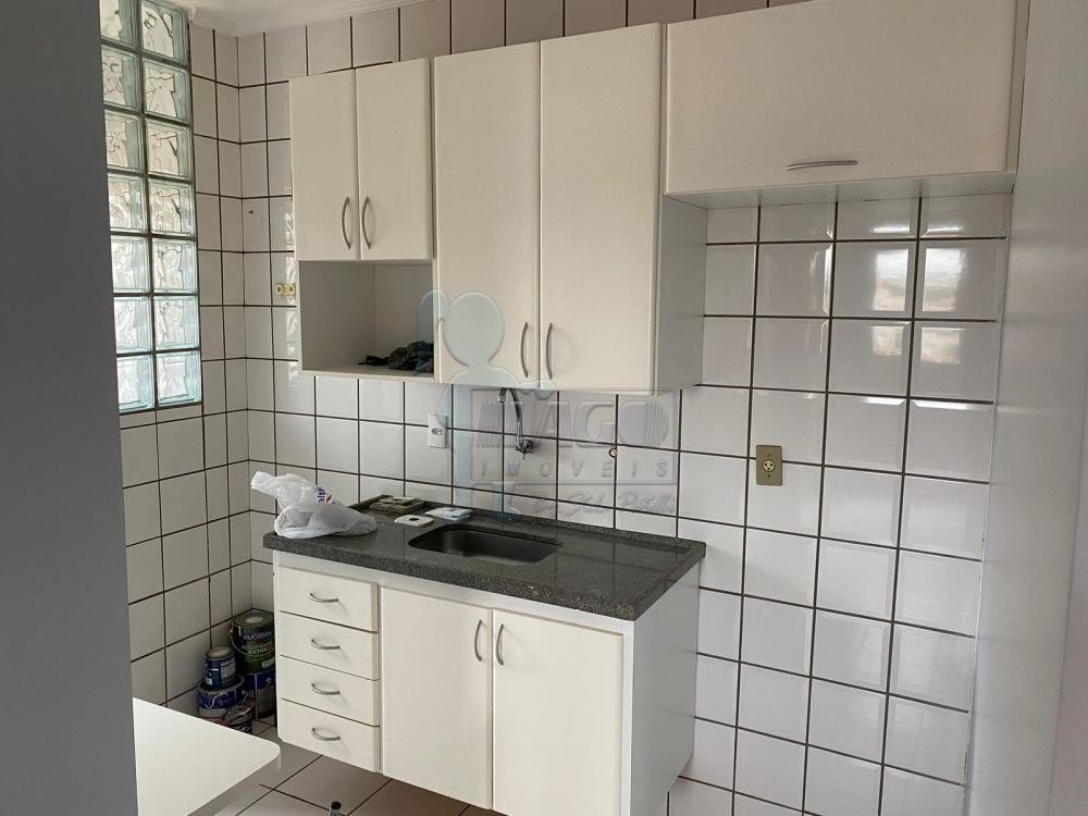 Alugar Apartamentos / Padrão em Ribeirão Preto R$ 900,00 - Foto 2