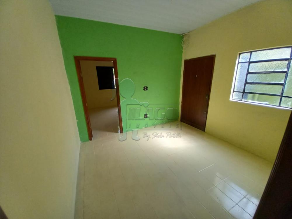 Alugar Casas / Padrão em Ribeirão Preto R$ 600,00 - Foto 2