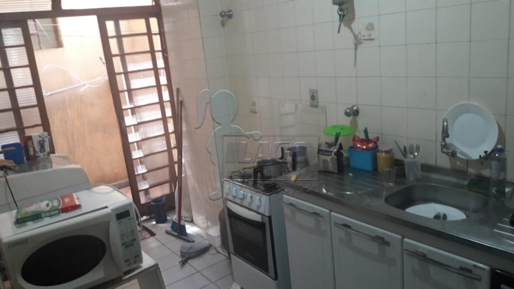 Alugar Apartamentos / Padrão em Ribeirão Preto R$ 750,00 - Foto 2