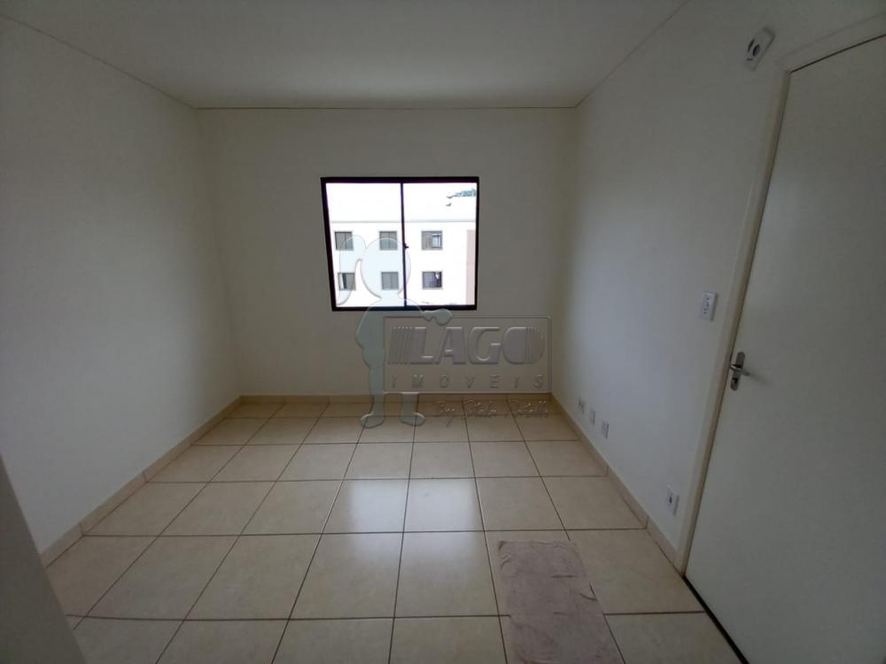 Alugar Apartamentos / Padrão em Ribeirão Preto R$ 700,00 - Foto 1