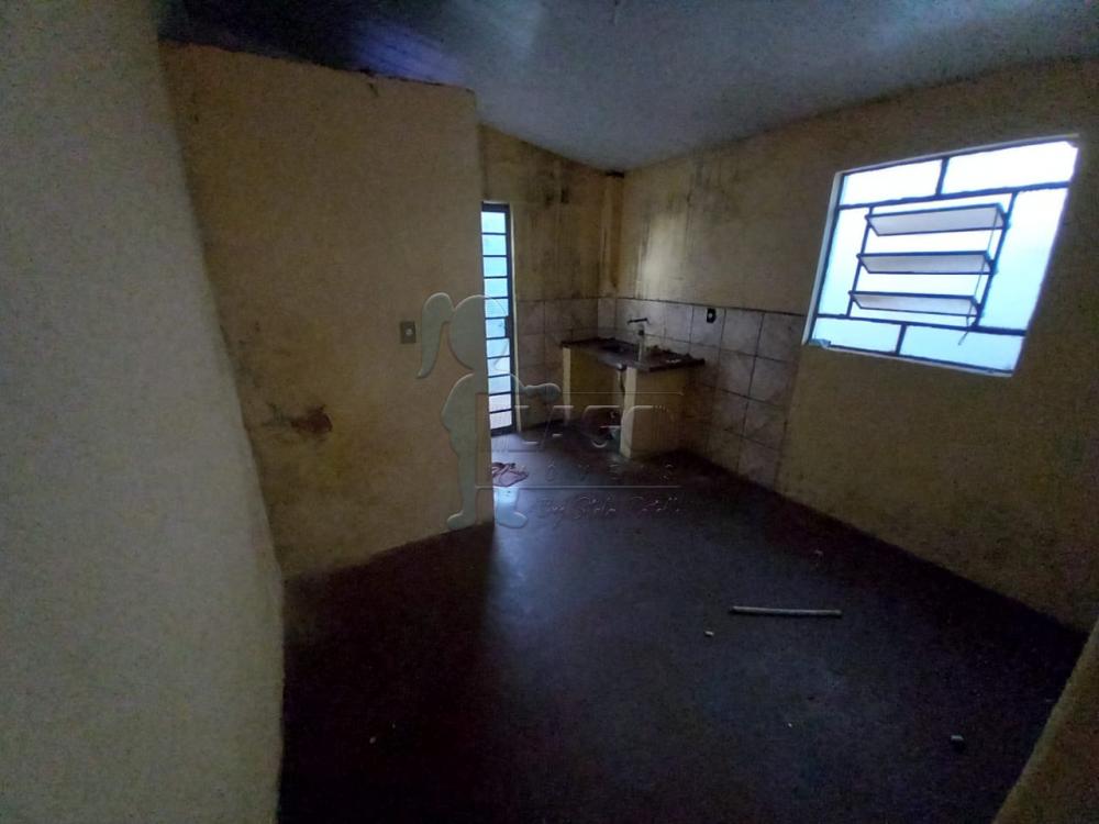 Alugar Casas / Padrão em Ribeirão Preto R$ 800,00 - Foto 1