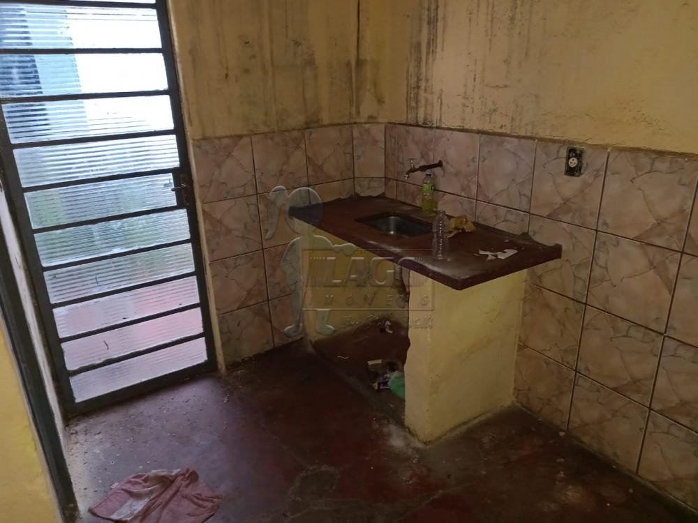 Alugar Casas / Padrão em Ribeirão Preto R$ 800,00 - Foto 4