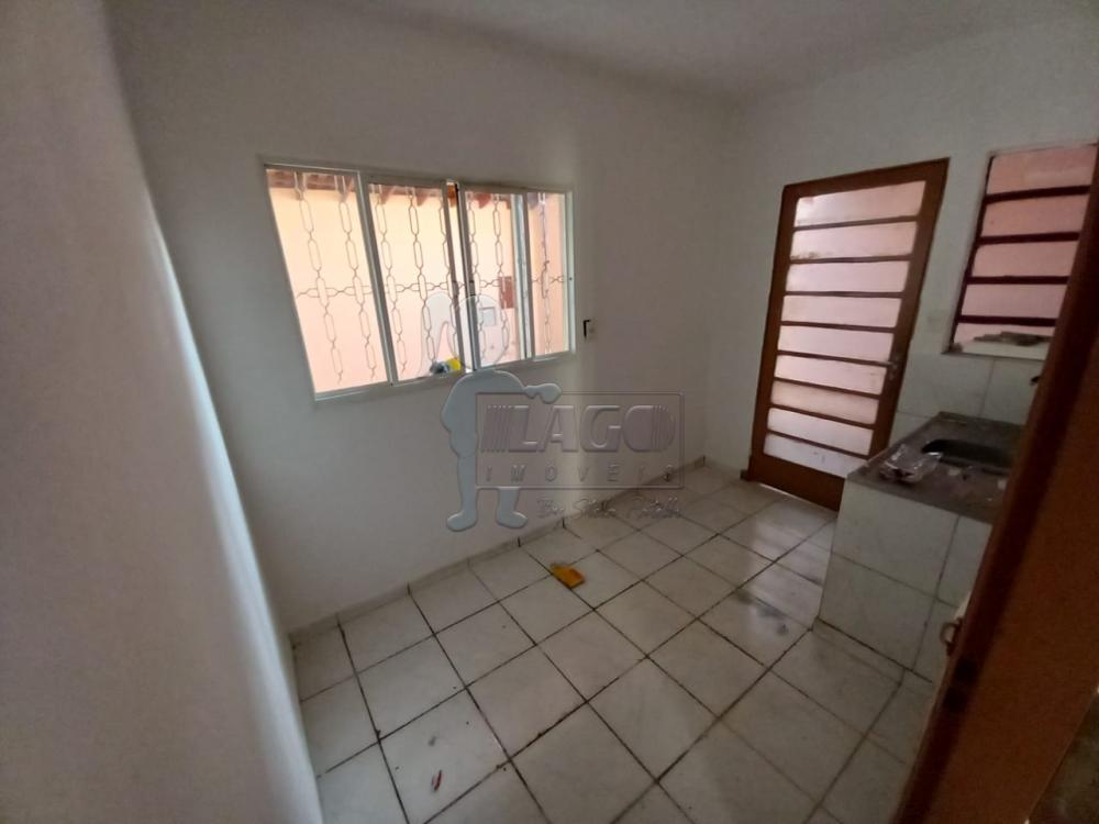 Alugar Casas / Padrão em Ribeirão Preto R$ 850,00 - Foto 2