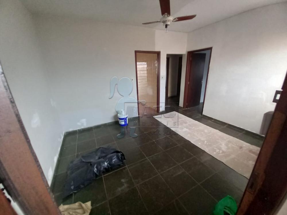 Alugar Apartamentos / Padrão em Ribeirão Preto R$ 700,00 - Foto 1