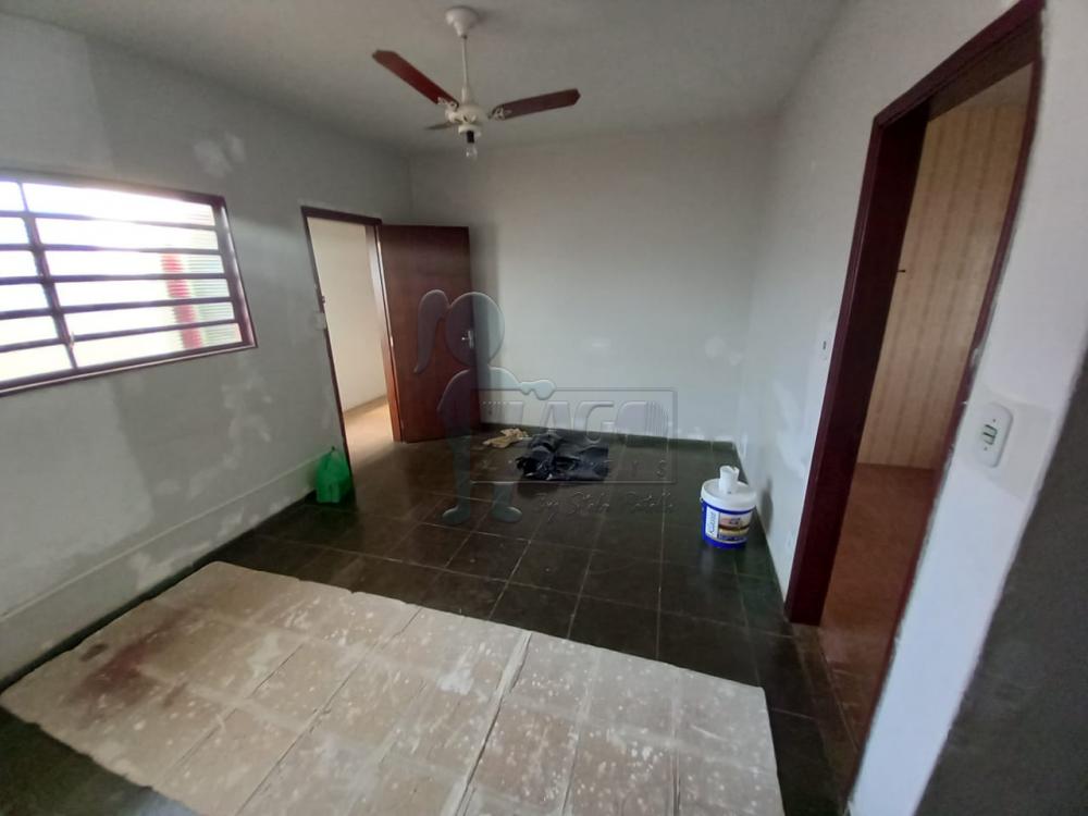 Alugar Apartamentos / Padrão em Ribeirão Preto R$ 700,00 - Foto 2