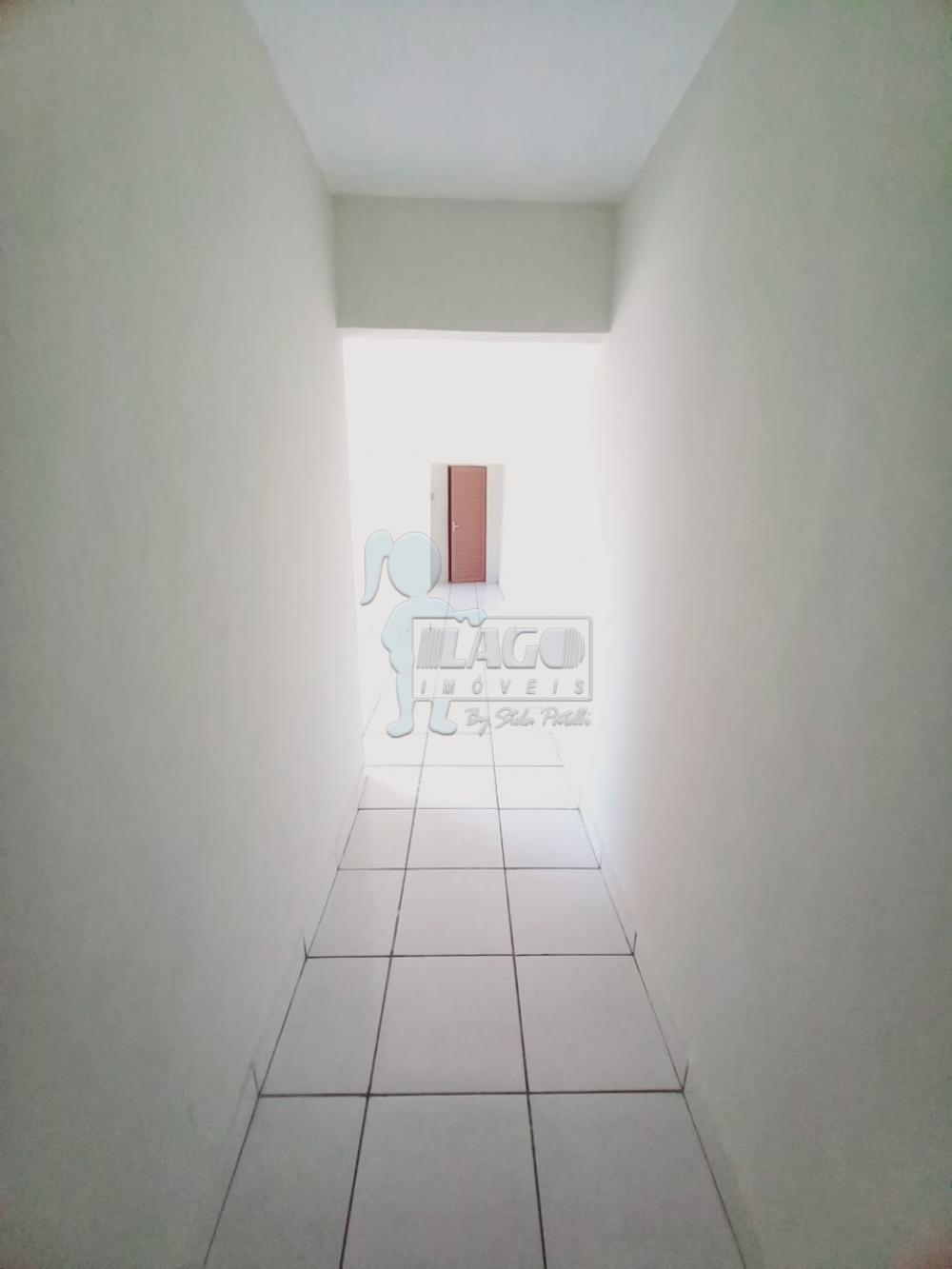 Alugar Casas / Padrão em Ribeirão Preto R$ 800,00 - Foto 4