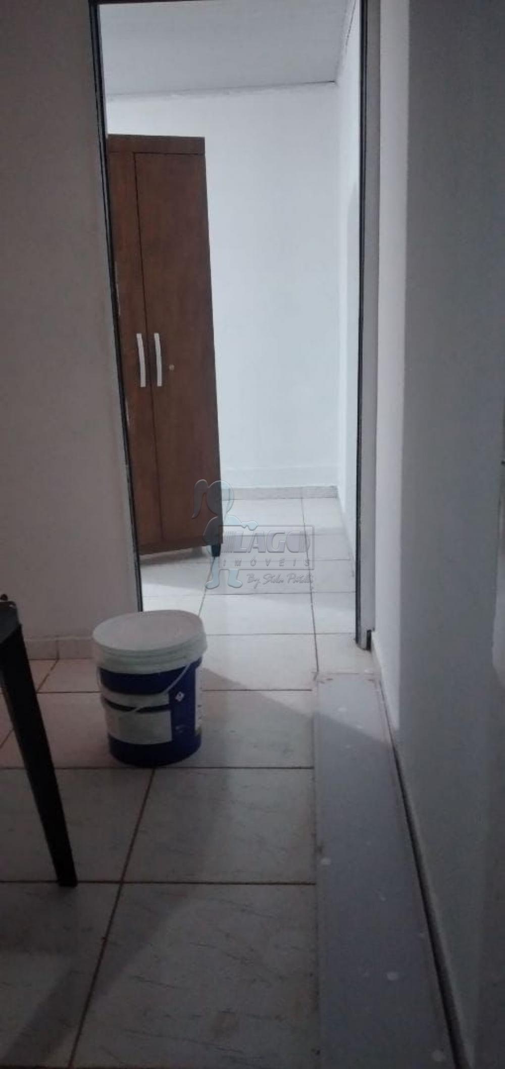 Alugar Casas / Padrão em Ribeirão Preto R$ 650,00 - Foto 4