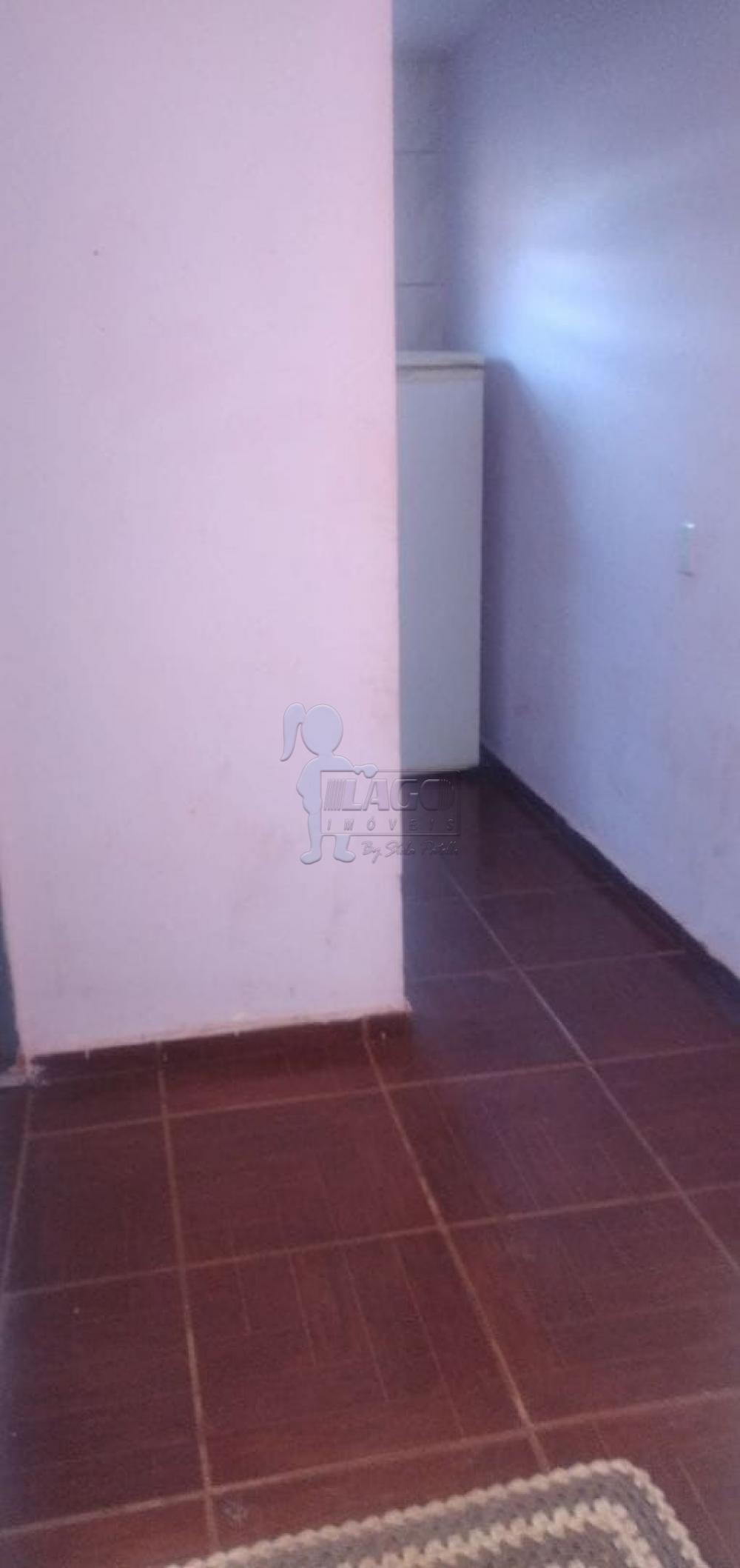 Alugar Casas / Padrão em Ribeirão Preto R$ 650,00 - Foto 2