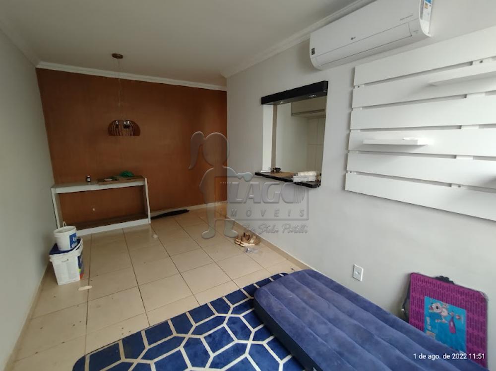 Alugar Apartamentos / Padrão em Ribeirão Preto R$ 800,00 - Foto 1