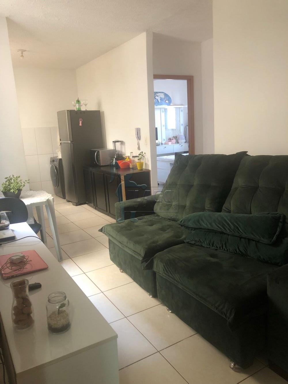 Alugar Apartamentos / Padrão em Ribeirão Preto R$ 850,00 - Foto 1