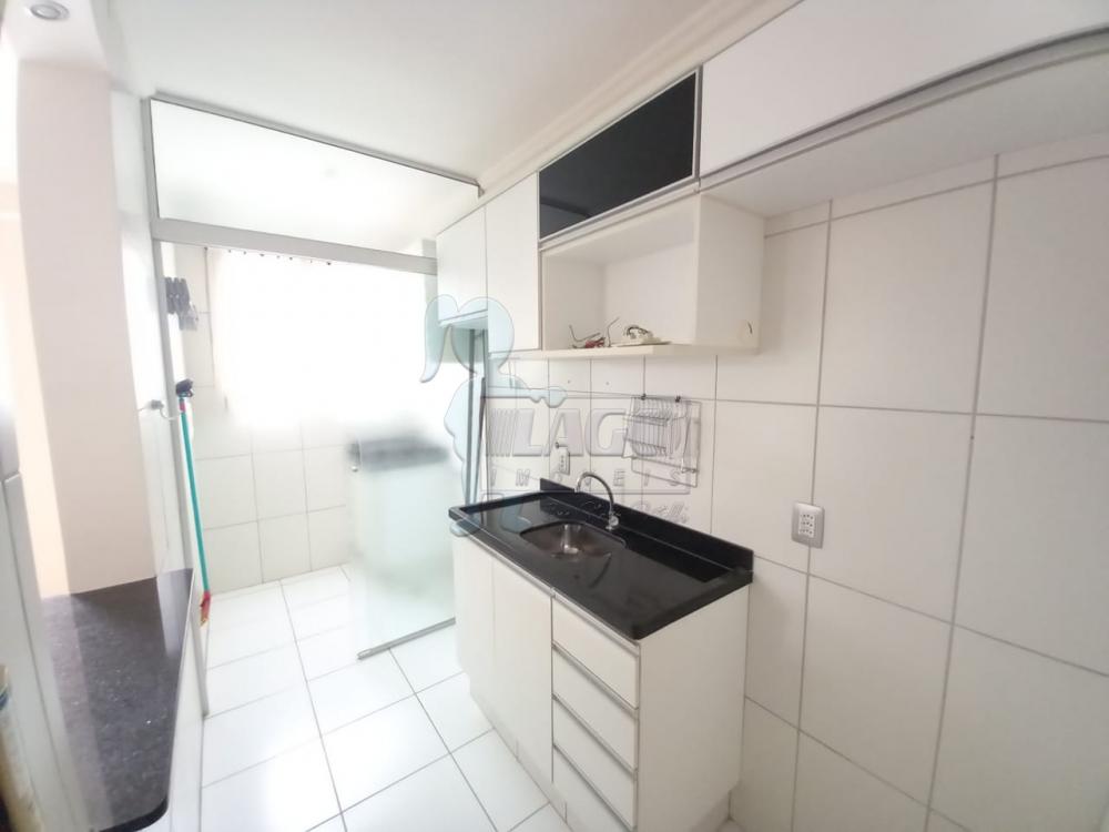 Alugar Apartamentos / Padrão em Ribeirão Preto R$ 800,00 - Foto 2