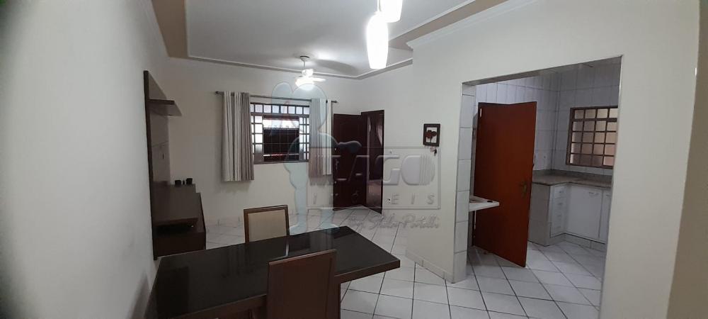 Alugar Casas / Padrão em Ribeirão Preto R$ 1.550,00 - Foto 2