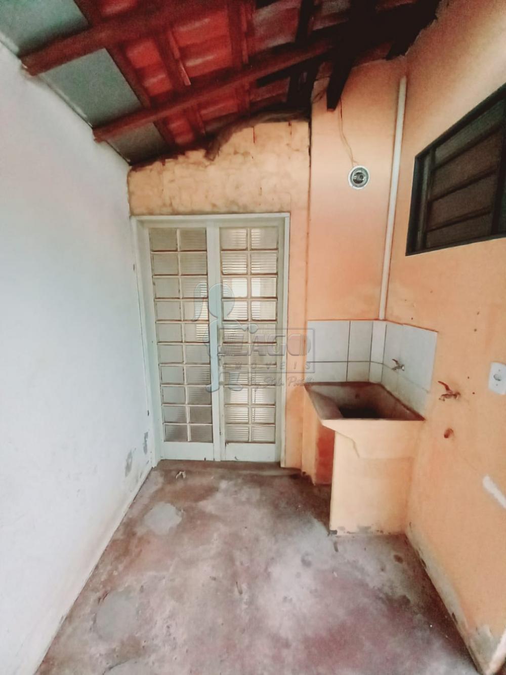 Alugar Casas / Padrão em Ribeirão Preto R$ 770,00 - Foto 2