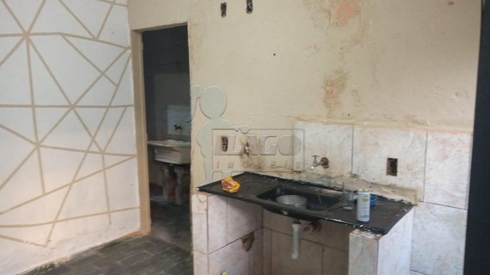 Alugar Casas / Padrão em Ribeirão Preto R$ 750,00 - Foto 9